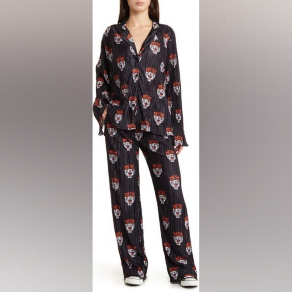 Dressed in Lala Tiger Long Sleeve Plissé Top & High Waist Pants Set Size XL
